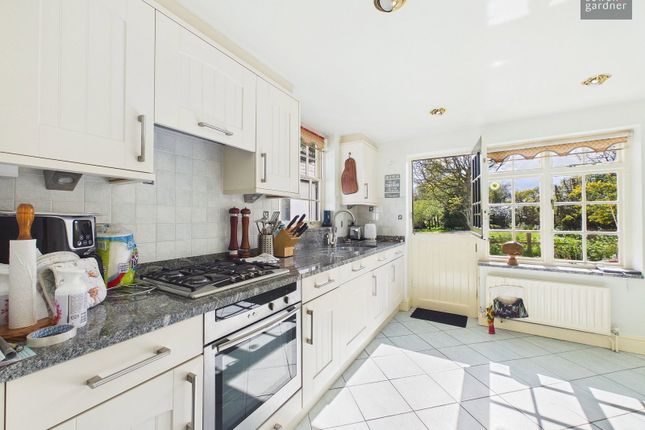 Wood Dene, Nottingham Road, Rickmansworth photo 2