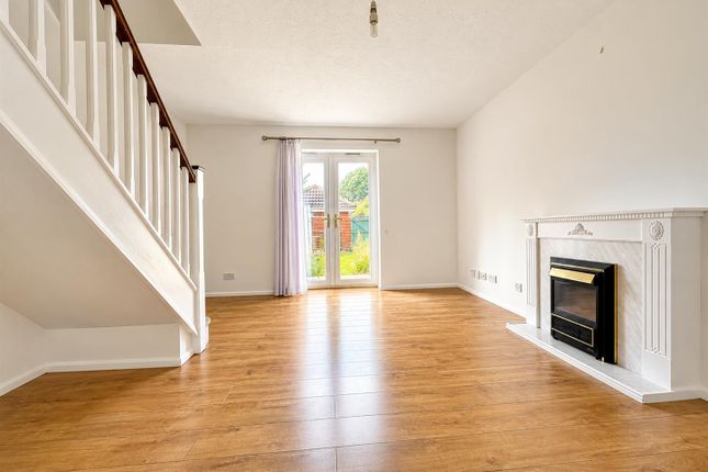 3, Richards Way, Slough photo 2