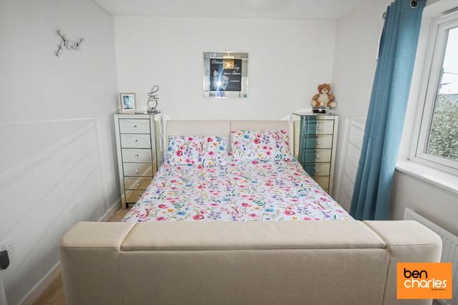 25, Kirkfields, Durham photo 4