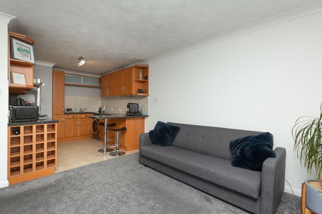 Flat for sale in George Hill Road, Greyfriars Court George Hill Road