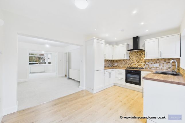 19, St. Anns Road, Chertsey photo 2