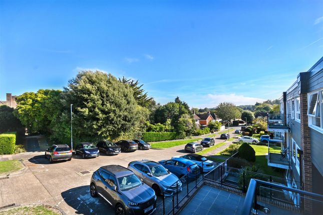 11, The Lawns, Hoo Gardens, Eastbourne photo 2