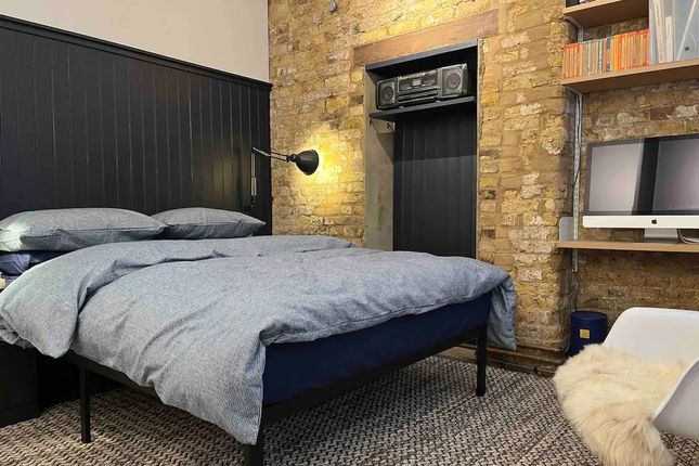 Flat to rent in Charlotte Road, London