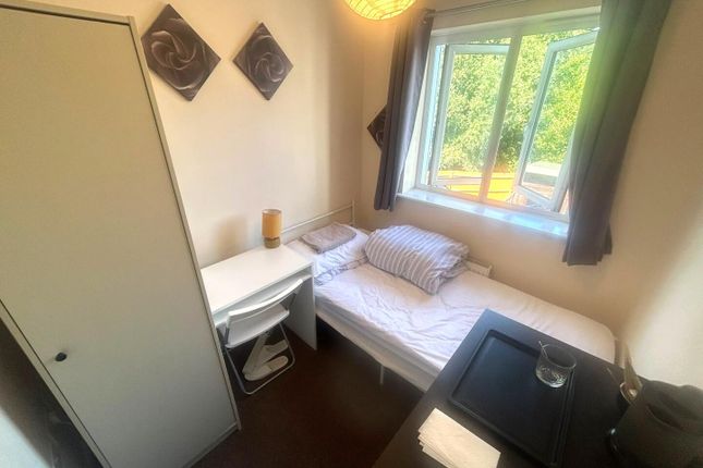 Room 2, 2 Dorney Place, Dartford photo 3