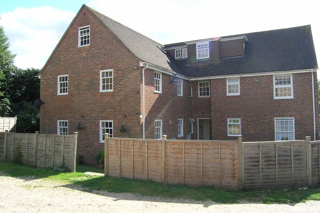 Thumbnail Flat to rent in The Laurels, Hungerford