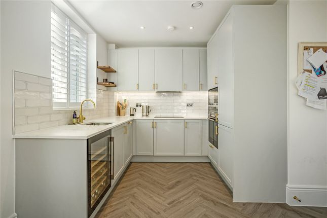 Flat for sale in Fellowes Rise, Winchester, Hampshire