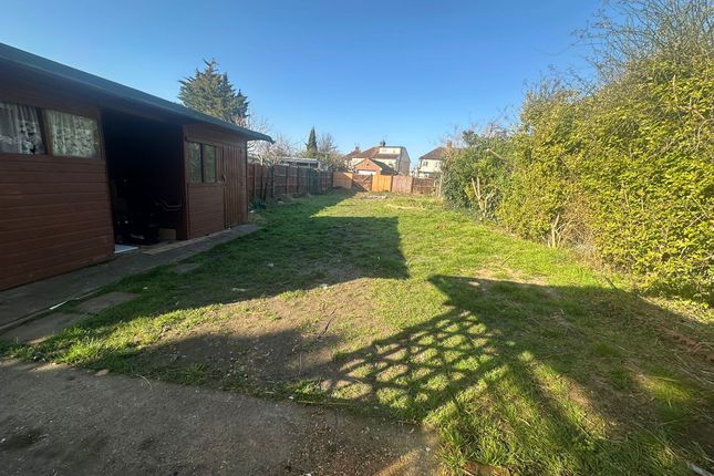 9 Moore Avenue, Moore Avenue, Grays photo 3
