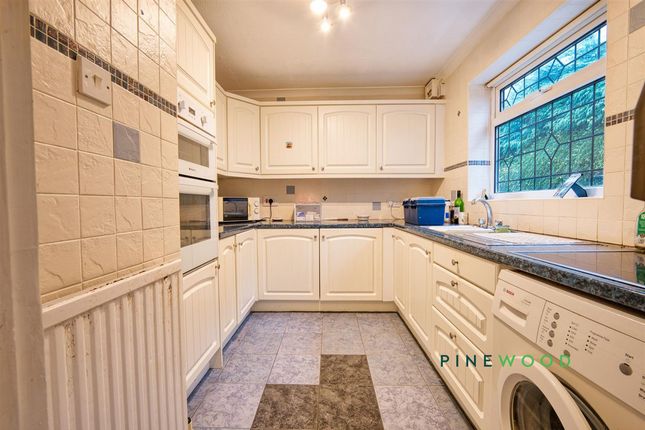 4 Corve Way, Chesterfield photo 2