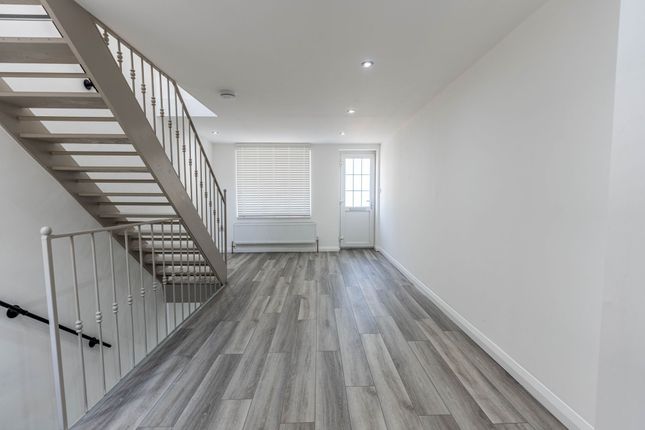 4 Delce Road, Rochester photo 4