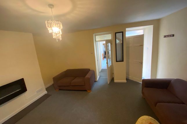 2-bed house on 6, Bangor, £750/mo