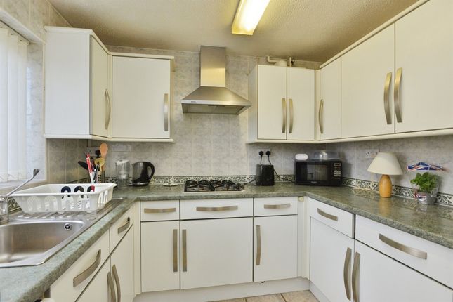 44, Kirtlington, Milton Keynes photo 3