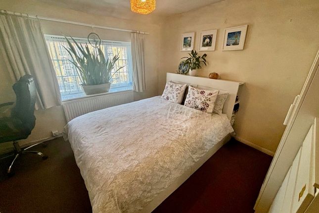104, Woodford Green photo 4