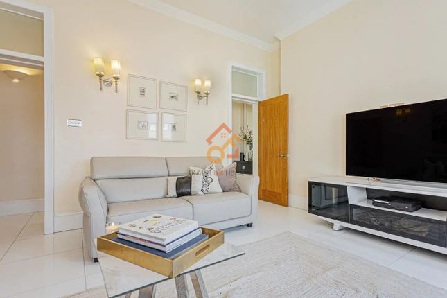 Flat 18, Palace Place Mansions, 36 Kensington Court, London photo 4