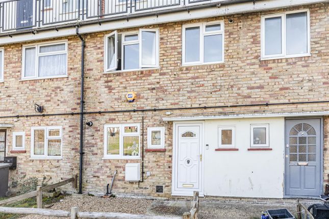 4 Fairoaks Court Lane, Addlestone, Kt15 1Sp - 16.J