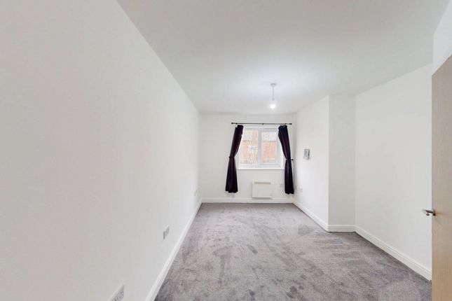 6 Heatley Gardens Bolton Road, Bolton photo 3