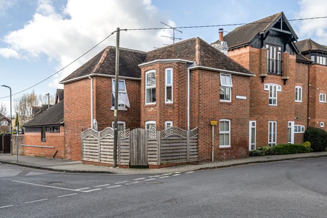 1-bed flat on Flat 11 Dukes Court,, St. Bonnet Drive, Southampton, £1,000/mo