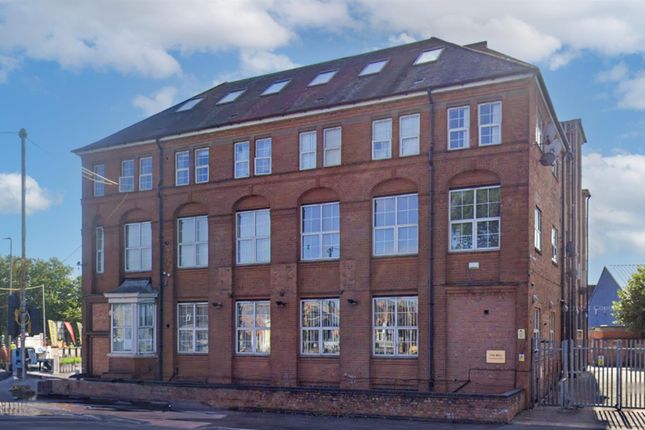 Thumbnail Shared accommodation for sale in Fosse Road North, Leicester