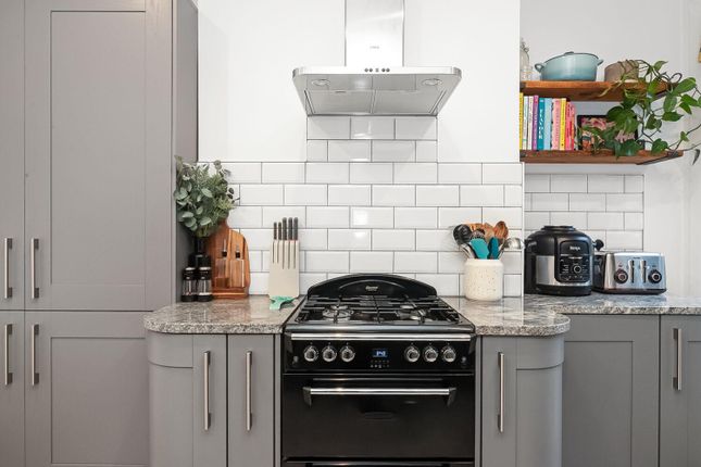 33A, Collingtree Road, London photo 4