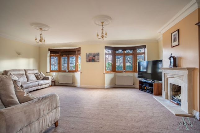 13 Connaught Avenue, Grays, Essex photo 2