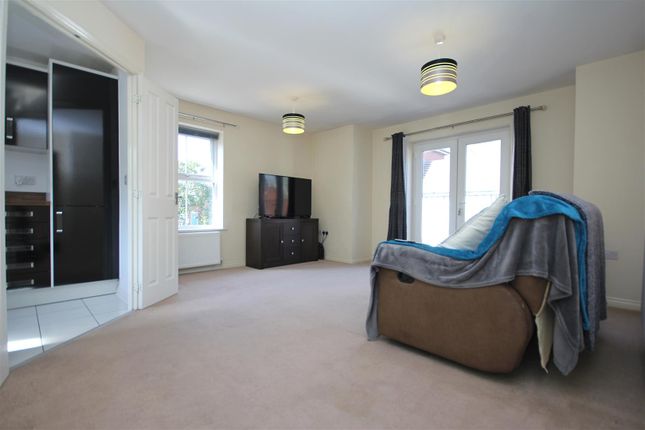 20, Castilian Way, Fareham photo 3