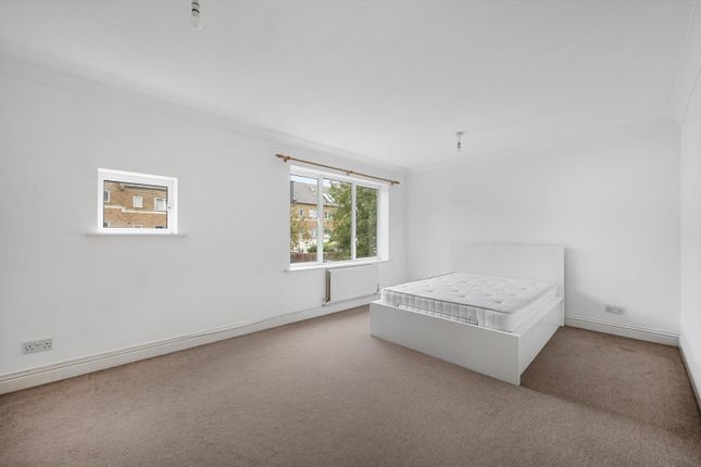 22, Tollington Way, London photo 3