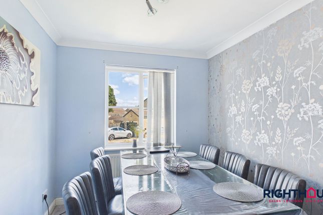 12 Peregrine Way, Bradford photo 3