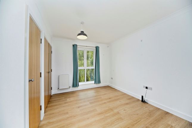 17, St. Catherines Close, London photo 4