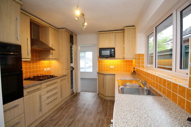 4, Fontwell Close, Maidenhead photo 4