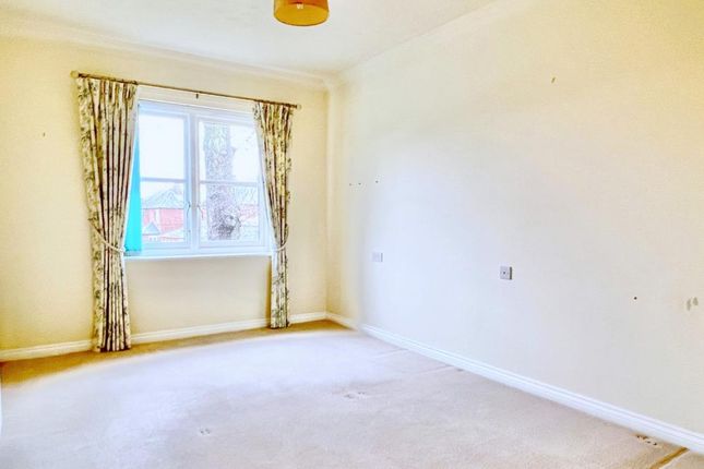 Flat for sale in Christchurch Road, Ringwood