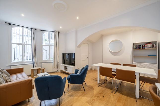 Flat to rent in Kensington Court, London