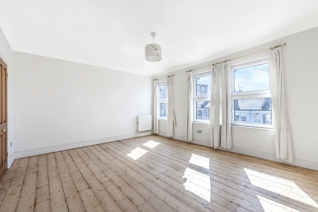 Thumbnail Flat to rent in Medley Road, London
