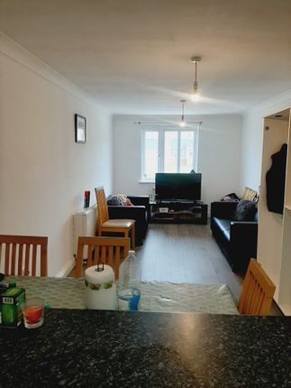 Flat to rent in Lansdown Road, Sittingbourne