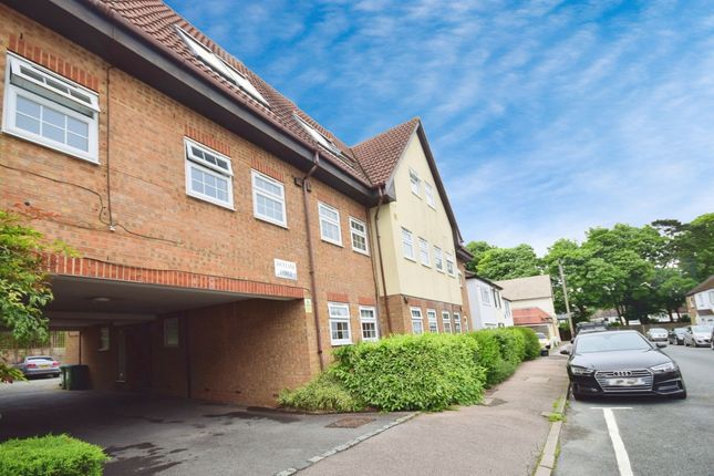 Thumbnail Flat to rent in Diceland Road, Banstead
