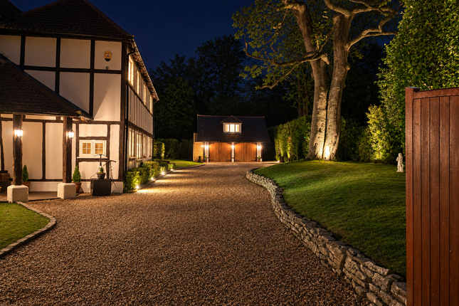 Gravelpits Lane, Guildford photo 2