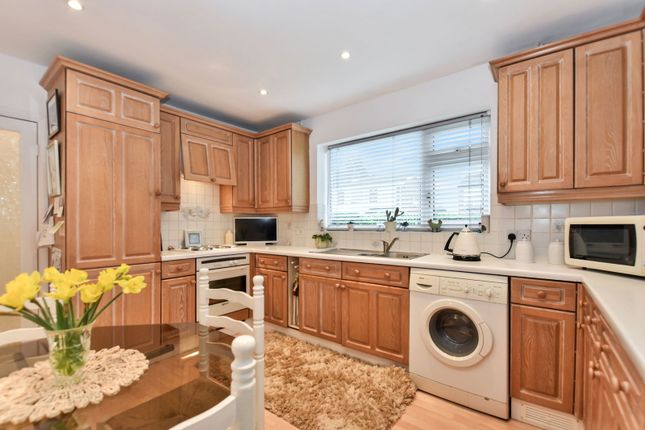52, Parkways Grove, Leeds photo 4