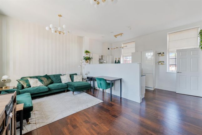 32 Ashford Court, Glanville Way, Epsom photo 3