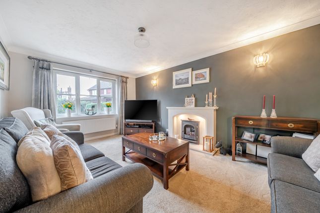 8, Little Holbury, Whitminster photo 3