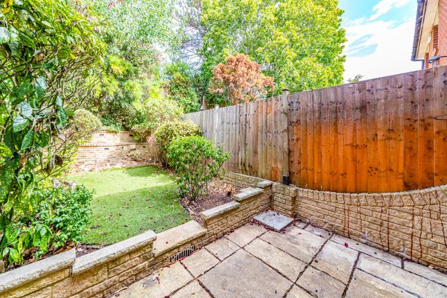 21, Eyston Drive, Surrey photo 4