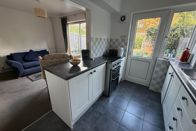 10, Cherrywood Avenue, Englefield Green photo 4