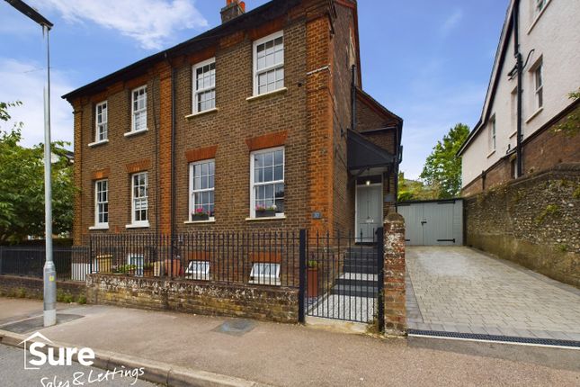 Semi-detached house to rent in George Street, Hemel Hempstead, Hertfordshire