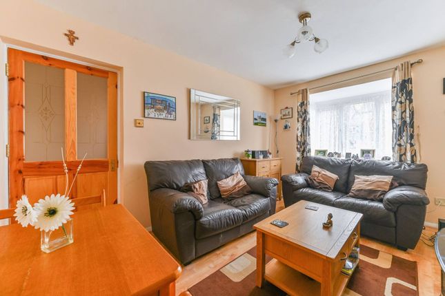 Firs Close, Mitcham photo 4