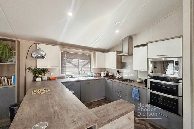 33 North Field,, Carters Road, Ryde photo 2
