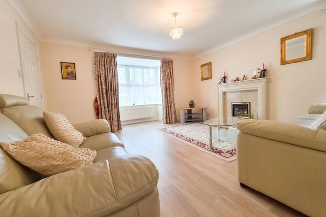 27, Fenby Gardens, Scarborough photo 3