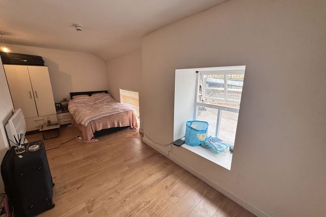 Apt 8, Sandford Place, Leeds photo 3