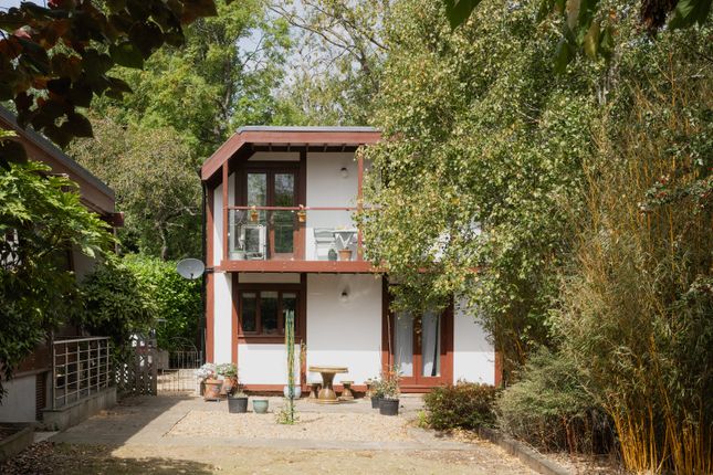 306722 - Blue Gates, Cambridge-49.Jpg