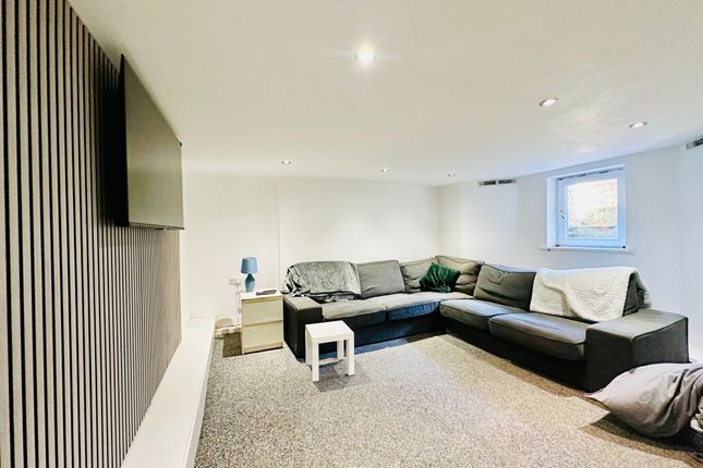 158 Harlaxton Drive, Nottingham photo 3