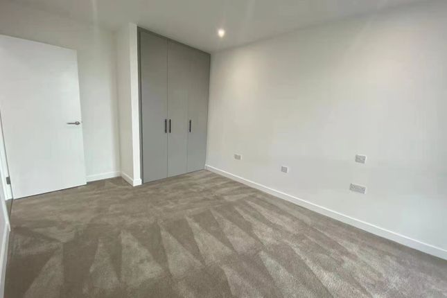 Flat for sale in Coster Avenue, London
