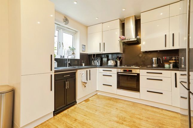32, Pennythorne Drive, Leeds photo 2