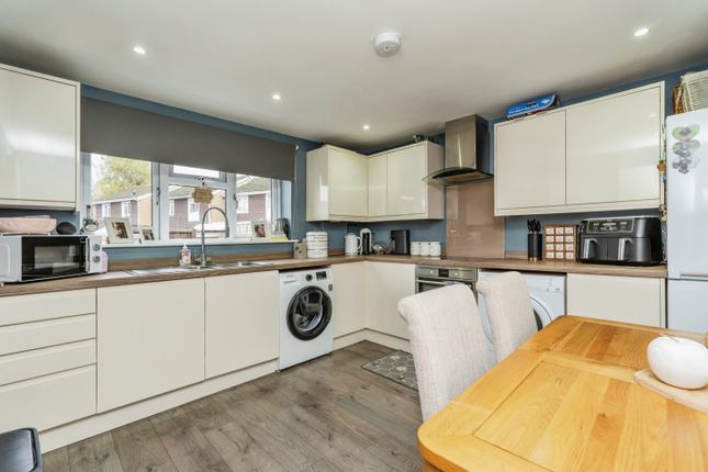 10A,, Burbush Close, Southampton photo 4