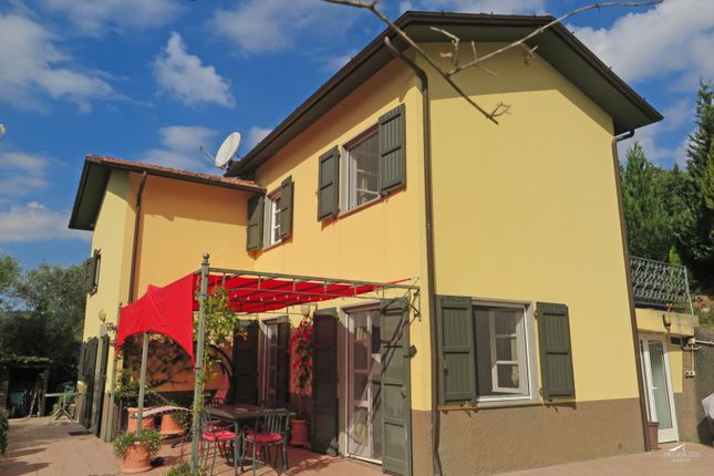 Detached house for sale in Massa-Carrara, Fivizzano, Italy